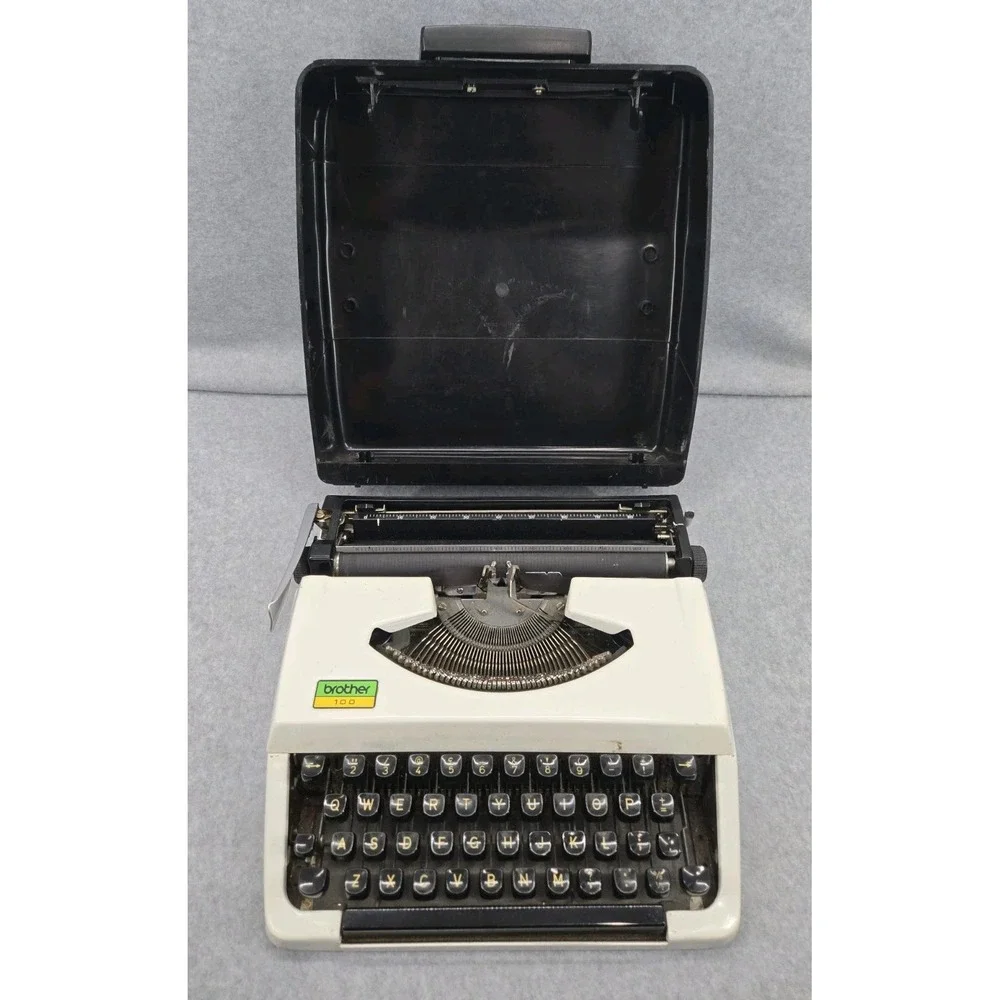 Vtg Brother 100 PORTABLE Mechanical Typewriter White Black Carry Case WORKING